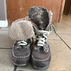 MUK LUKS Boots Fit like 9